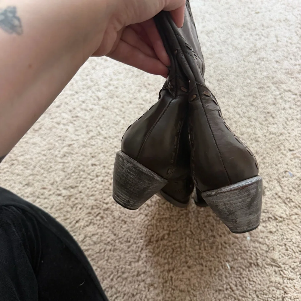 BCBG Y2K cowboy boots